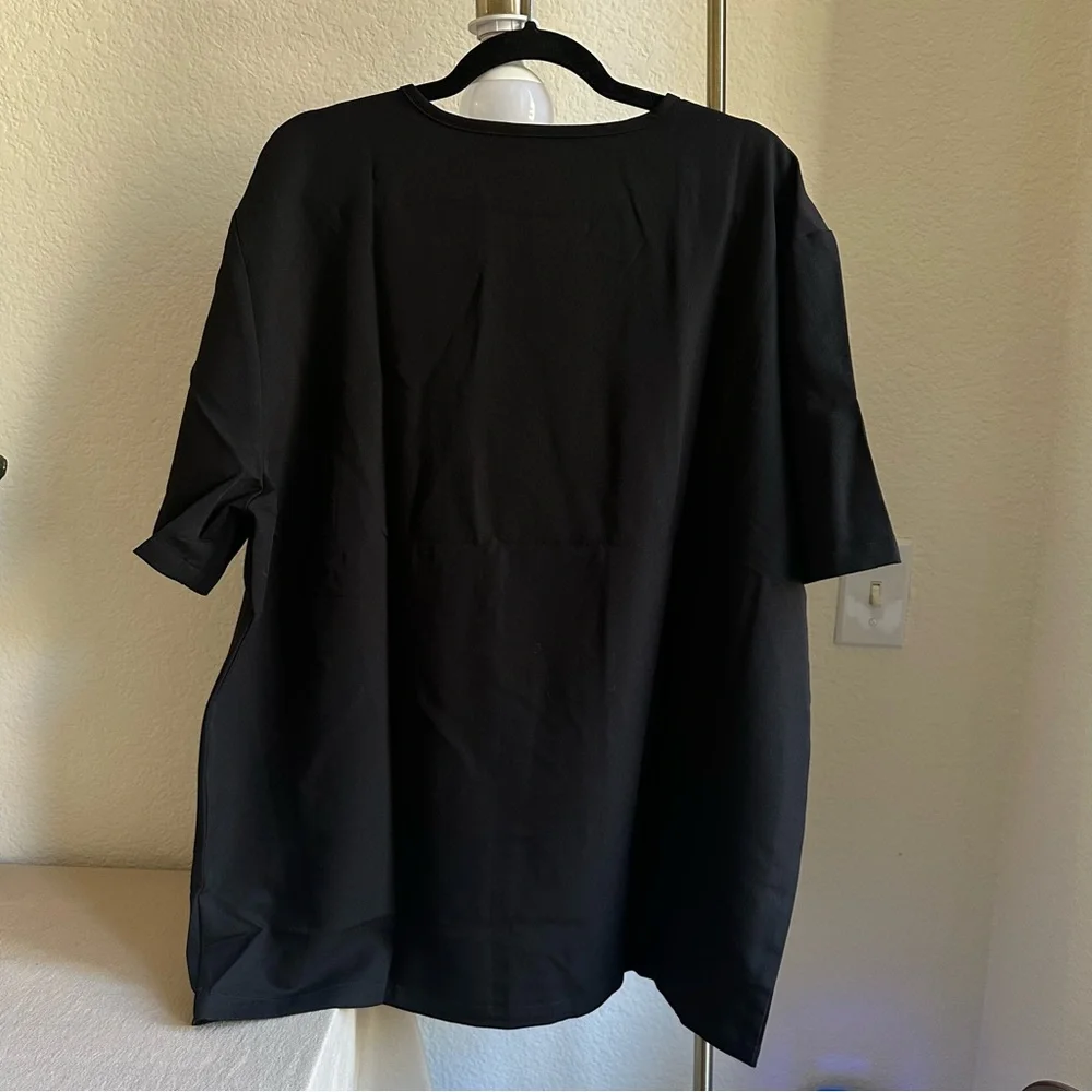 FIGS Leon Men’s Black Scrub Top BNWT - Picture 5 of 7